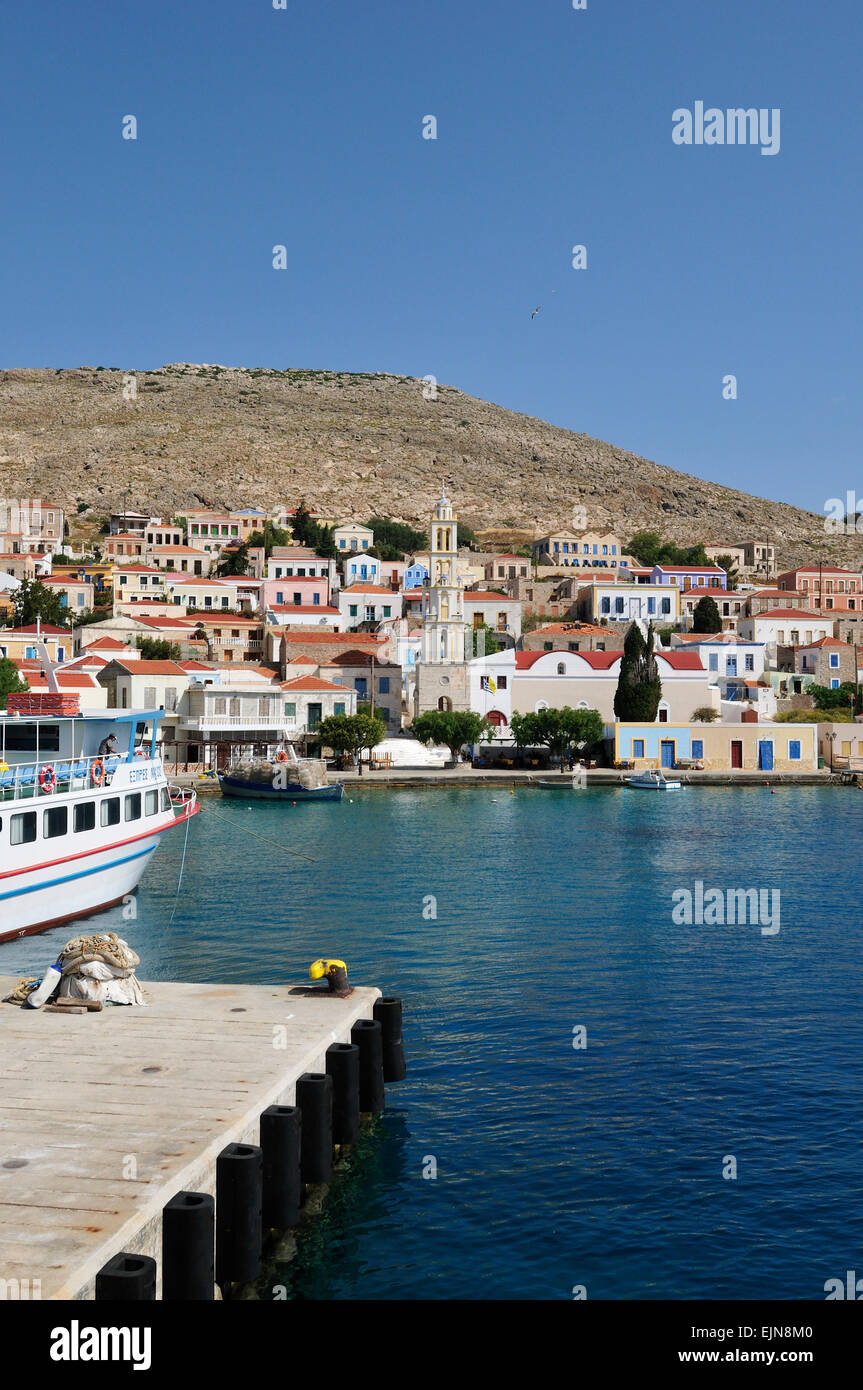 Halki. La Grecia. Vista del porto villaggio Emporio. Foto Stock