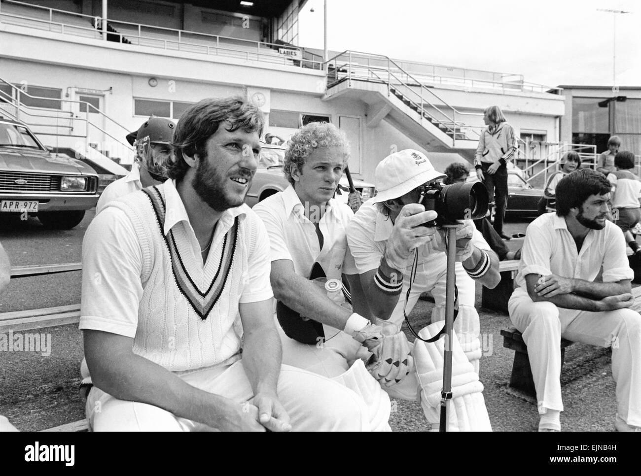 Sport: Cricket: Australia v. Inghilterra: Un giorno serie in Sydney. In Inghilterra i giocatori Ian Botham e David Gower. Dicembre 1979 80-00003-050 Foto Stock