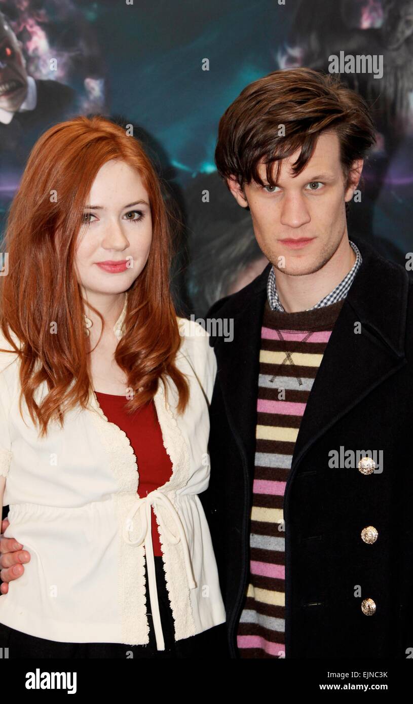 Il nuovo Dr Who, Matt Smith e il suo aiutante Karen Gillan a Sunderland University per dare tifosi la possibilità di vedere il primo episodio di nuovo il Dr Who serie. Foto Stock