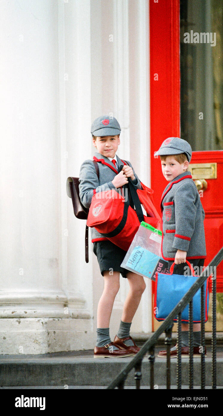 Il principe William, di età compresa tra i 7 e il principe Harry, di età compresa tra i 5, ritorno al pre-preparatorio di Wetherby scuola dopo le vacanze di Pasqua, 25 aprile 1990. Foto Stock