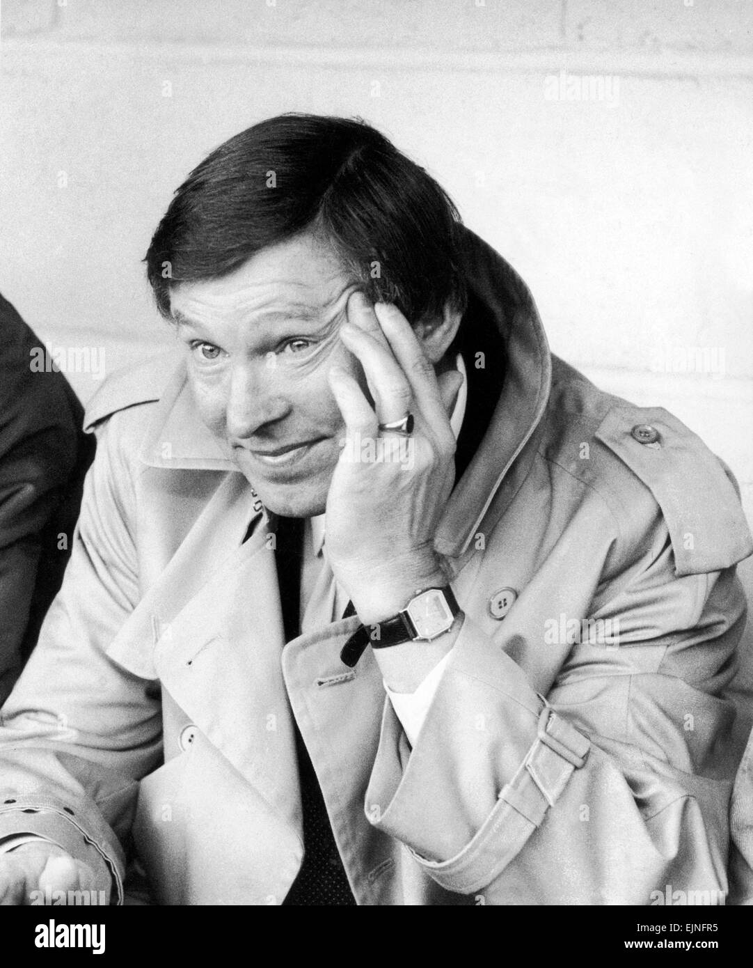 Nuovo Manchester United manager Alex Ferguson guarda il suo lato perdere 2-0 contro Oxford United nel loro League Division uno scontro al Manor Massa, il suo primo gioco in carica come regno boss. 8 novembre 1986. Foto Stock