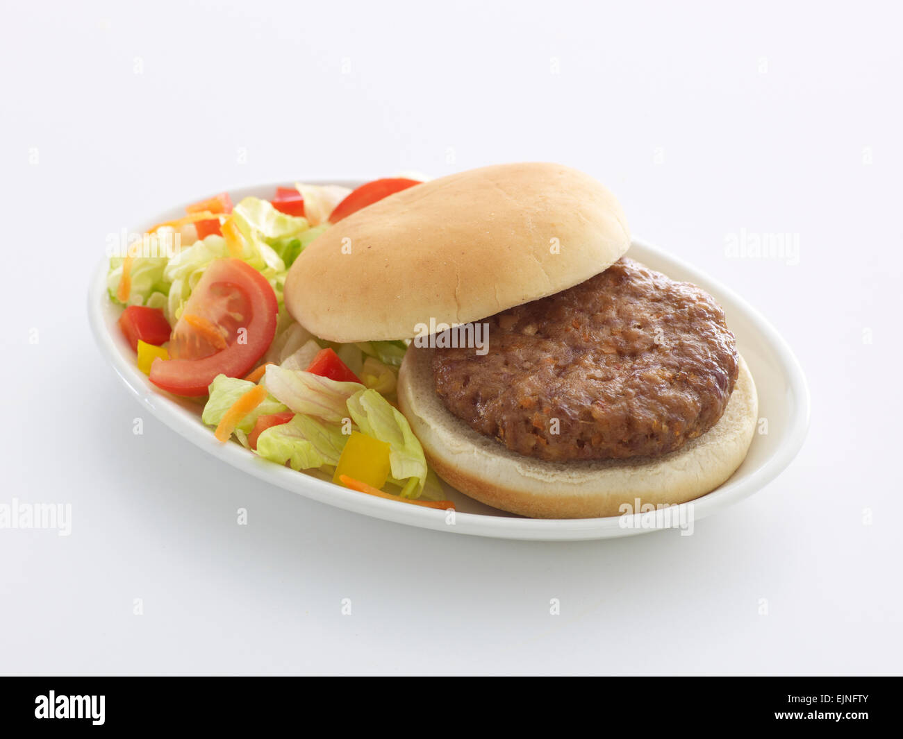 Plain Burger e bun con insalata Foto Stock