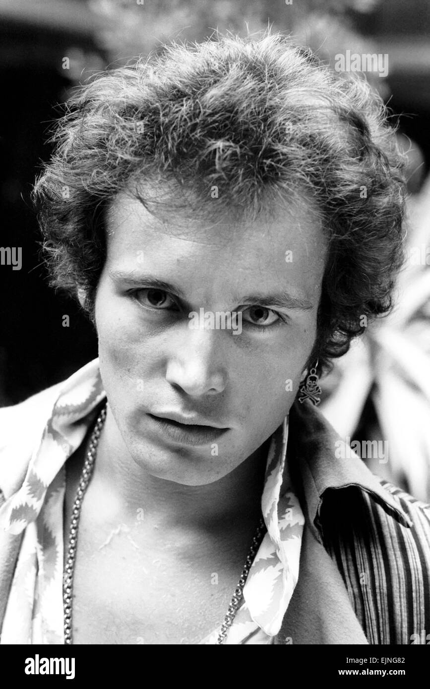 Adam Ant nella foto senza il suo costituiscono oggi a Londra. Febbraio 1982. Foto Stock