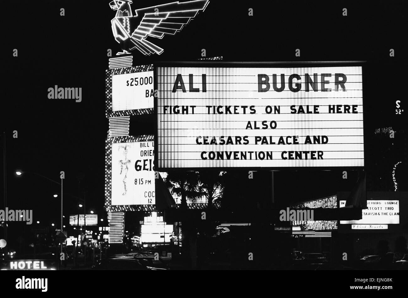 Insegna al neon sulla strip di Las Vegas pubblicità il Muhammad Ali , Joe Bugner lotta 5 Febbraio 1973 Foto Stock