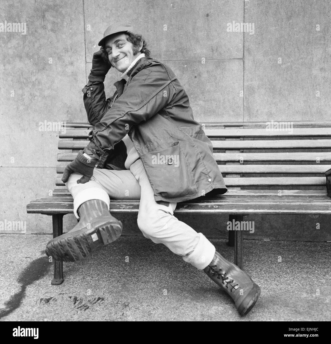 Zany comico Marty Feldman visto qui in posa per il Daily Mirror XIII Febbraio 1969 Foto Stock