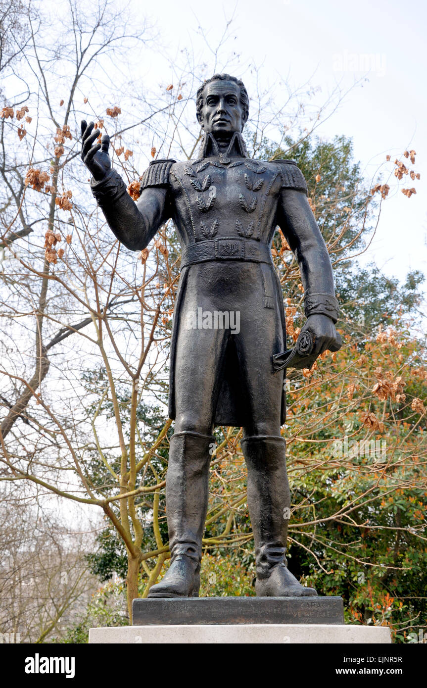 Londra, Inghilterra, Regno Unito. Statua di Simón Bolívar in Belgrave Square (1974: Hugo Daini) svelata da James Callaghan, quindi estera Sec Foto Stock