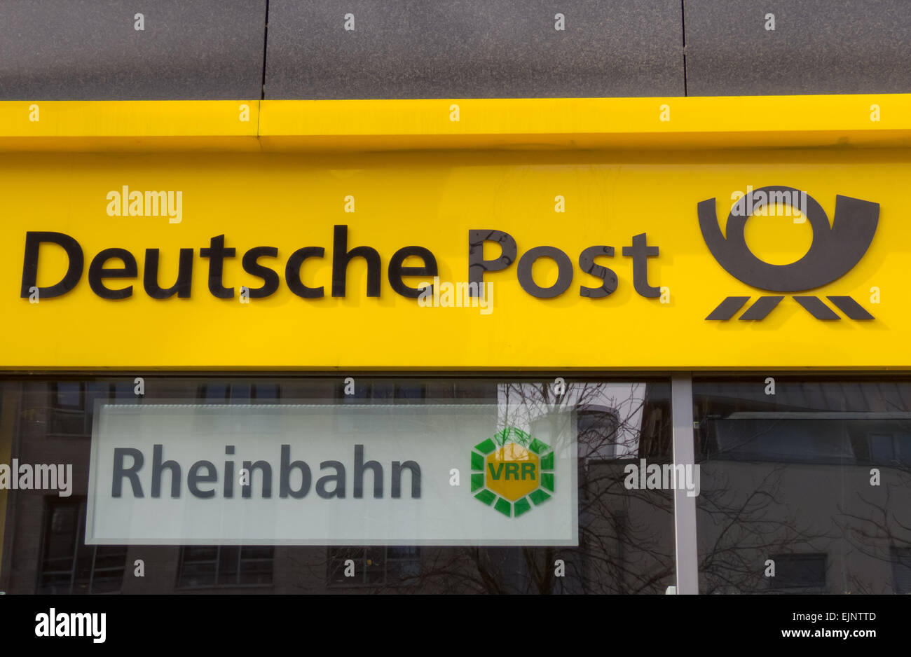 Tedesco Post Office, Deutsche Post Shop, Dusseldorf Germania Foto Stock