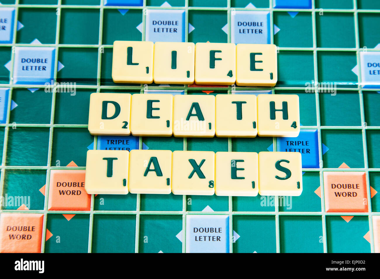 La vita morte imposte solo 3 cose per essere sicuri di in parole utilizzando le piastrelle di scrabble per illustrare l'ortografia compitare Foto Stock La vita morte imposte solo 3 cose per essere sicuri di in parole utilizzando le piastrelle di scrabble per illustrare l'ortografia compitare Foto Stock