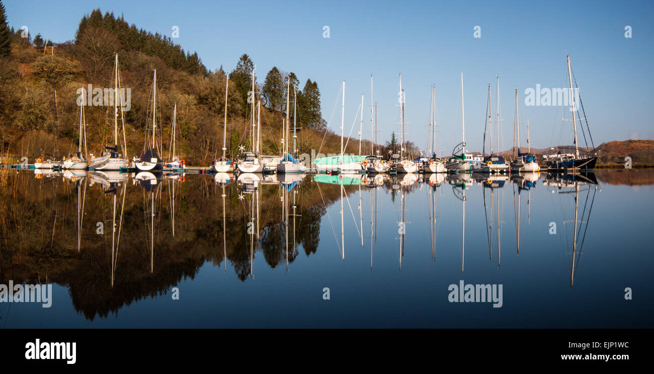 Barca riflessioni, Scozia. Foto Stock