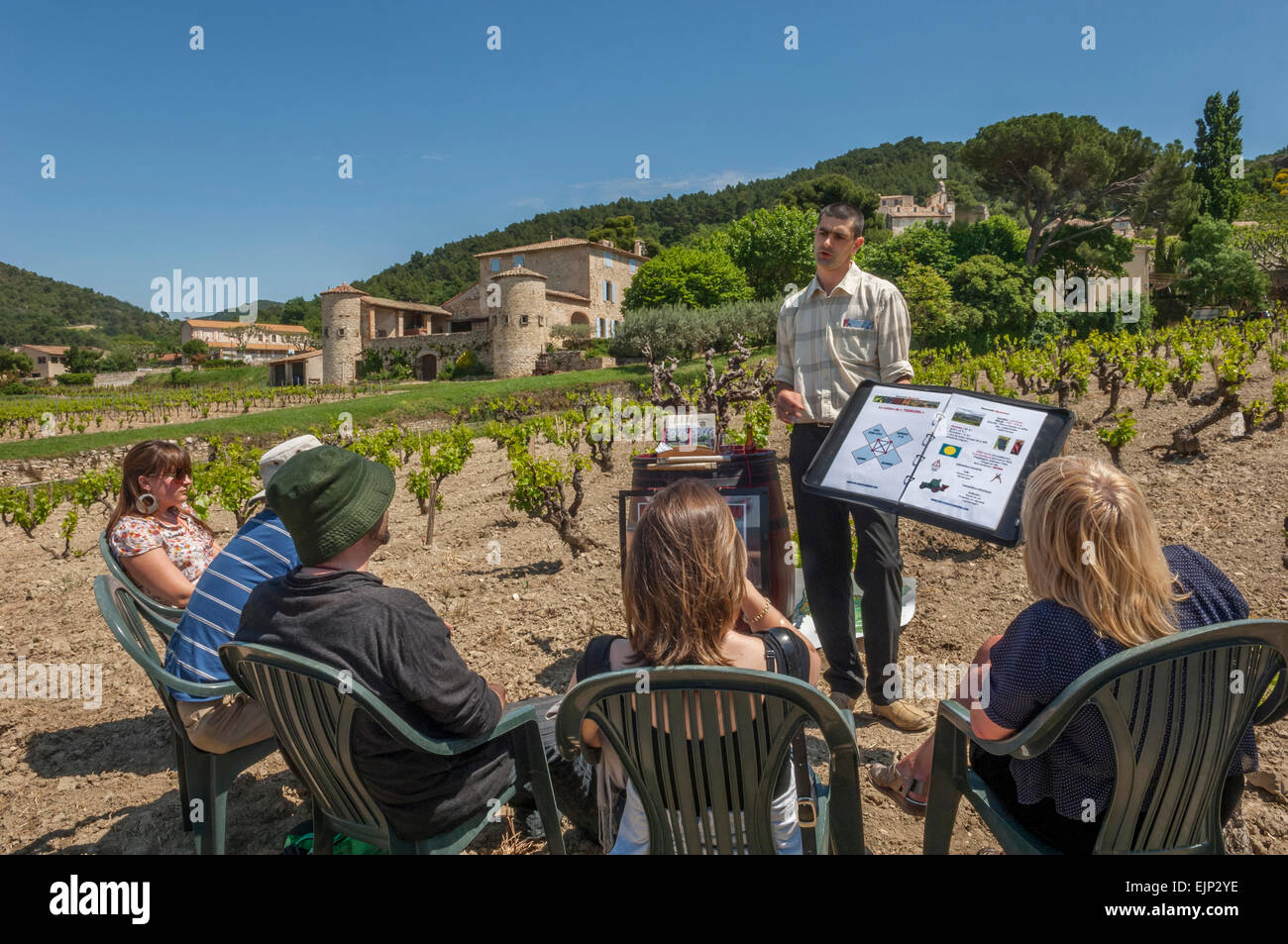 Degustazione di vino holiday intorno i vigneti di Gigondas AOC. Vaucluse. Provence-Alpes-Côte d'Azur regione. Francia Foto Stock