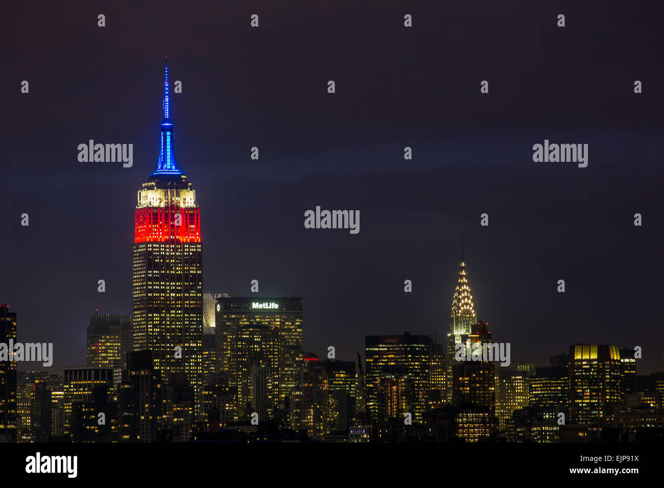 Empire State Building e Midtown Manhattan attraverso il fiume Hudson, New York, Stati Uniti d'America Foto Stock
