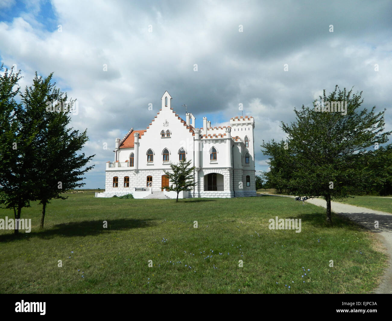 Castello 'capitano' è stato costruito dal vescovo Hybro Bela 1904 anni. Il castello è situato lungo il tratto di strada di Zrenjanin - Vrsac. Foto Stock