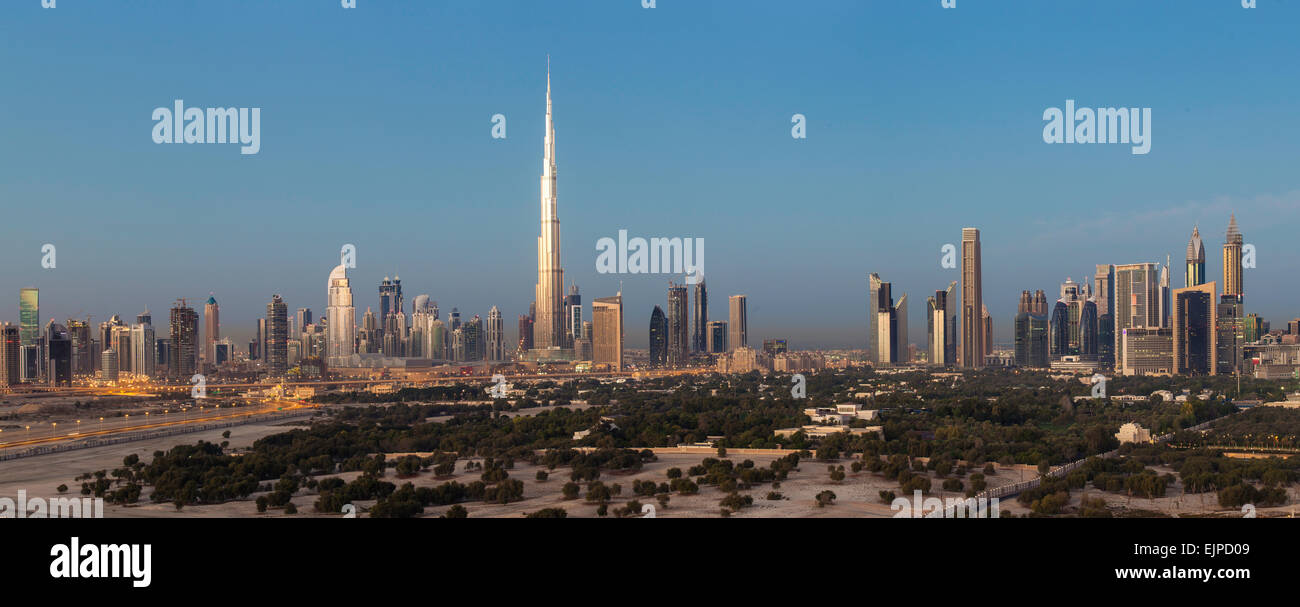 Skyline di Dubai e Burj Khalifa, architettura moderna e grattacieli Foto Stock