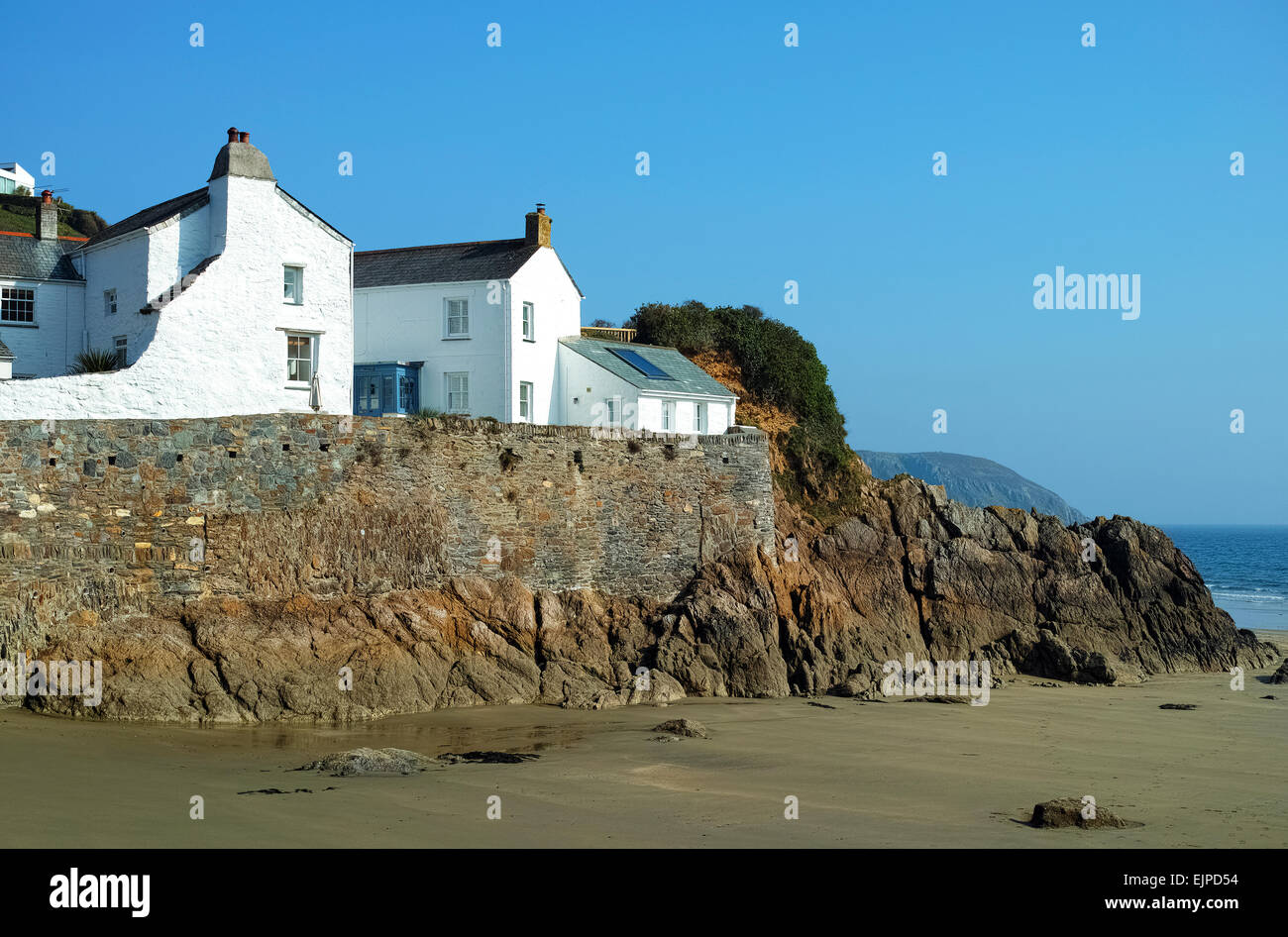 Case che si affaccia sulla spiaggia di gorran haven in Cornwall, Regno Unito Foto Stock