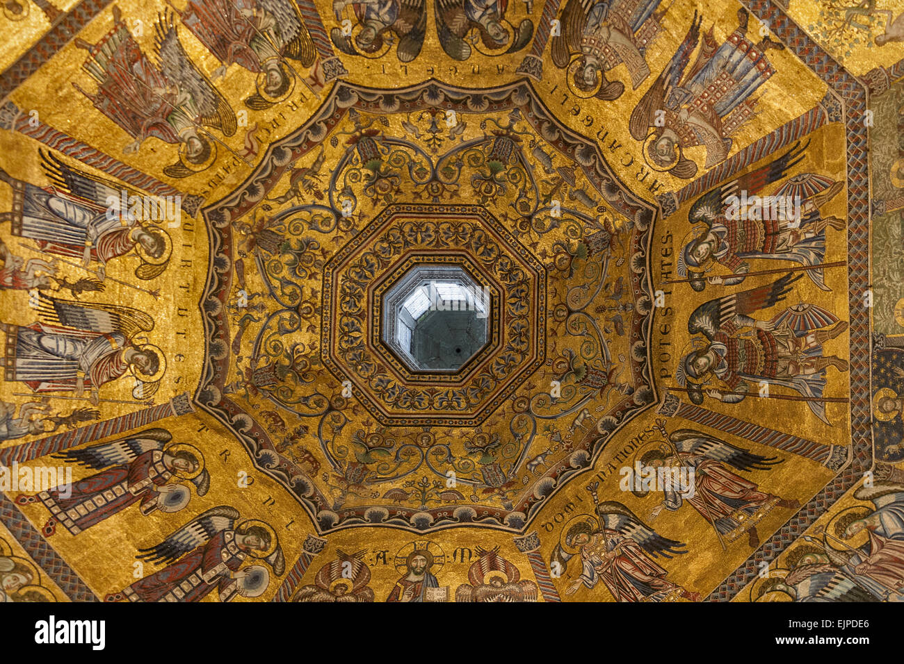 Gli interni della cattedrale di Santa Maria del Fiore a Firenze, Italia Foto Stock