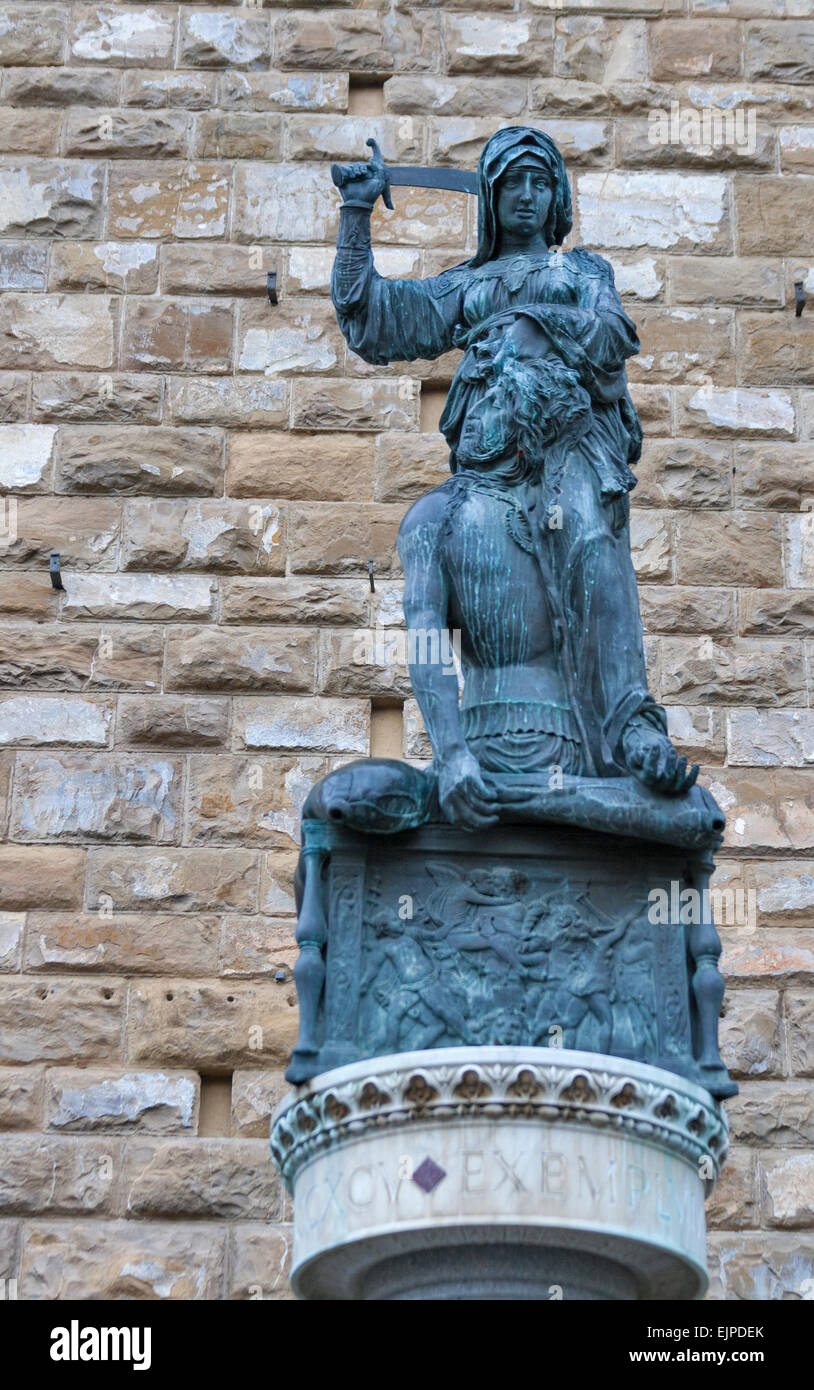 Statua di Giuditta e Oloferne di Donatello vicino a Palazzo Vecchio a Firenze, Italia Foto Stock