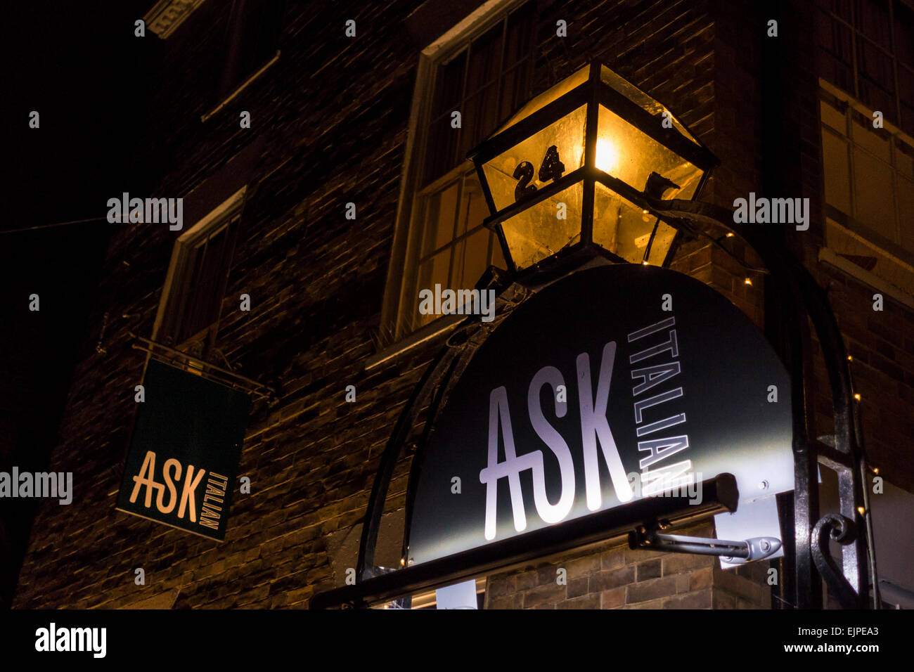 Chiedere al Ristorante Italiano High Street Canterbury Inghilterra Foto Stock