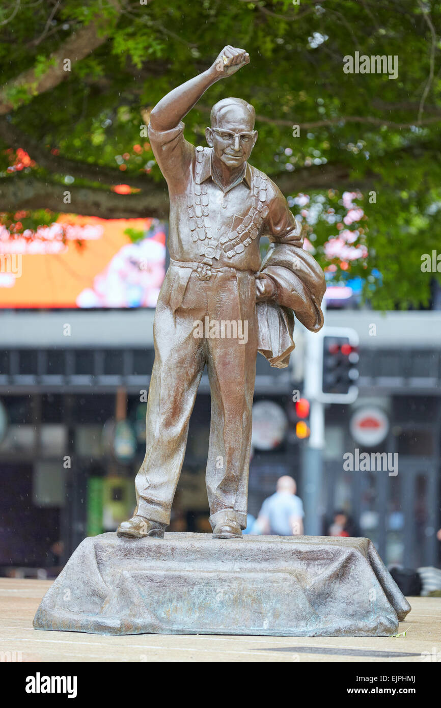 Sir Dove-Myer Robinson statua, Aotea Square, Auckland, Nuova Zelanda Foto Stock