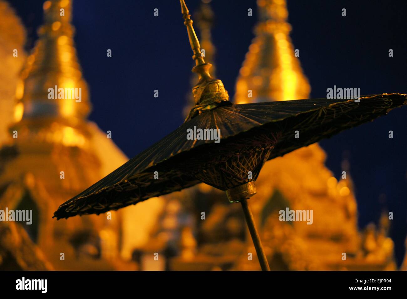 Ombrello a Shwedagon, Yangon, Birmania Foto Stock