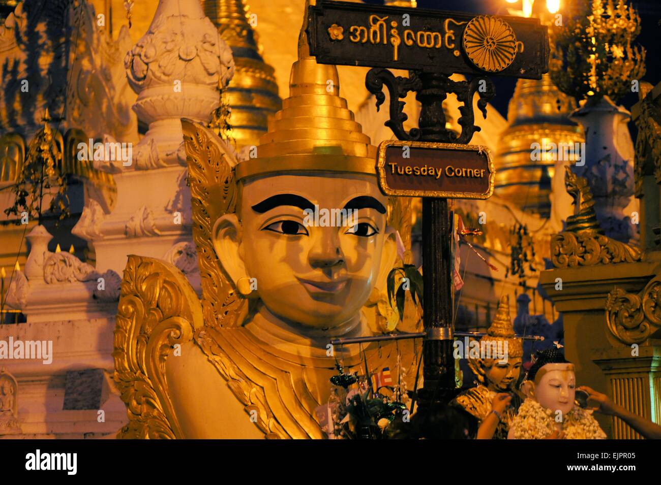 Statua di Buddha a Shwedagon, Yangon, Birmania Foto Stock