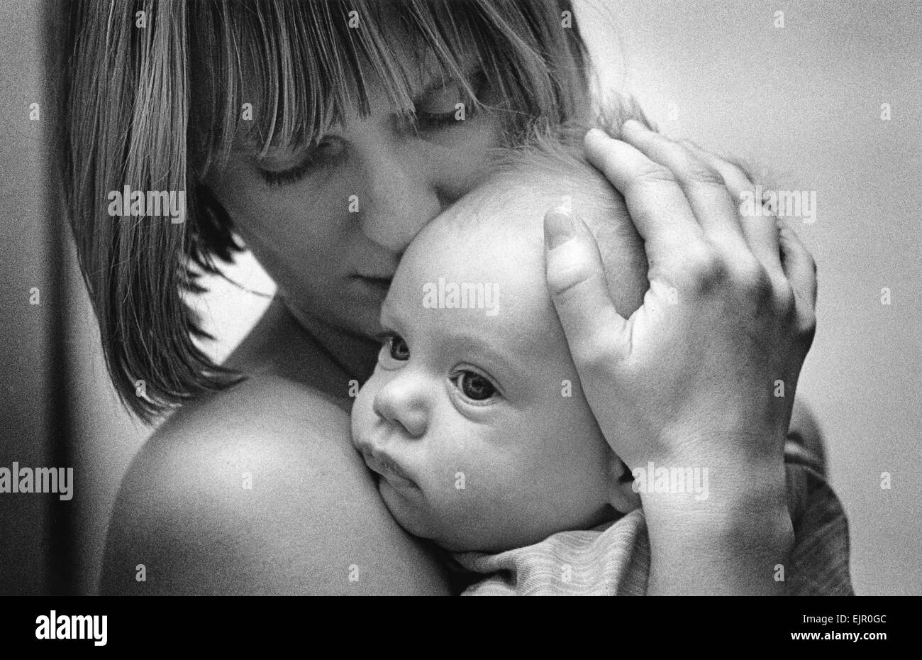 Una madre con il suo bambino Foto Stock
