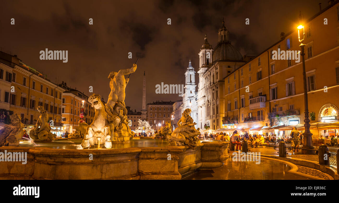 Fontana di Nettuno, Calderoni dountain, la Fontana del Nettuno, Piazza Navona, con la chiesa di Sant Agnese in Agone e Obilisk Romano Foto Stock