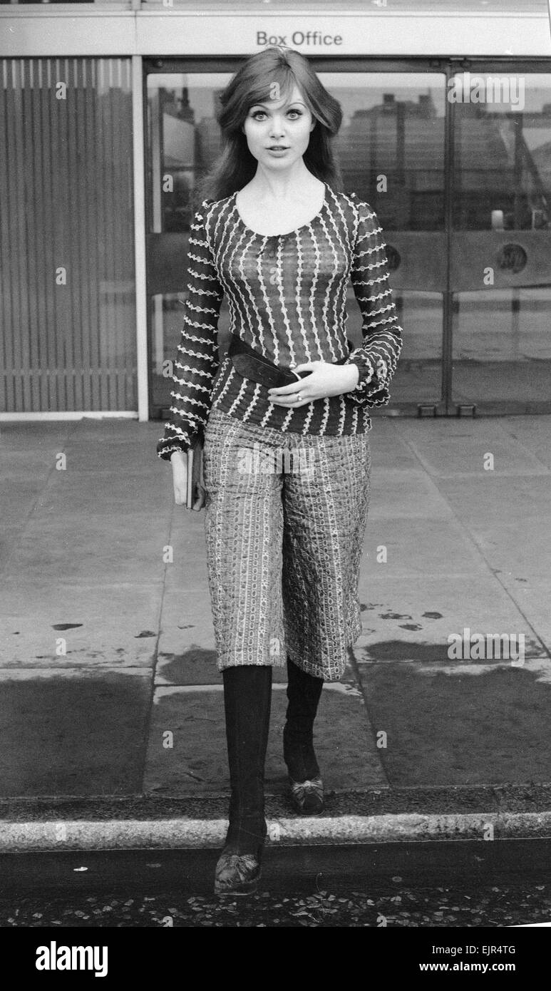 Modello e film horror attrice Madeline Smith. 17 febbraio 1971. *** Caption locale *** Maddy Smith Foto Stock