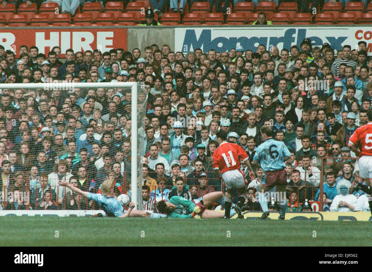 Il Manchester United a 1 V. Manchester City 0. Ryan punteggi vedi figg. *** Il suo primo obiettivo per il regno dopo la sfera prende una deflessione off Colin Hendry. Il 4 maggio 1991. Foto Stock