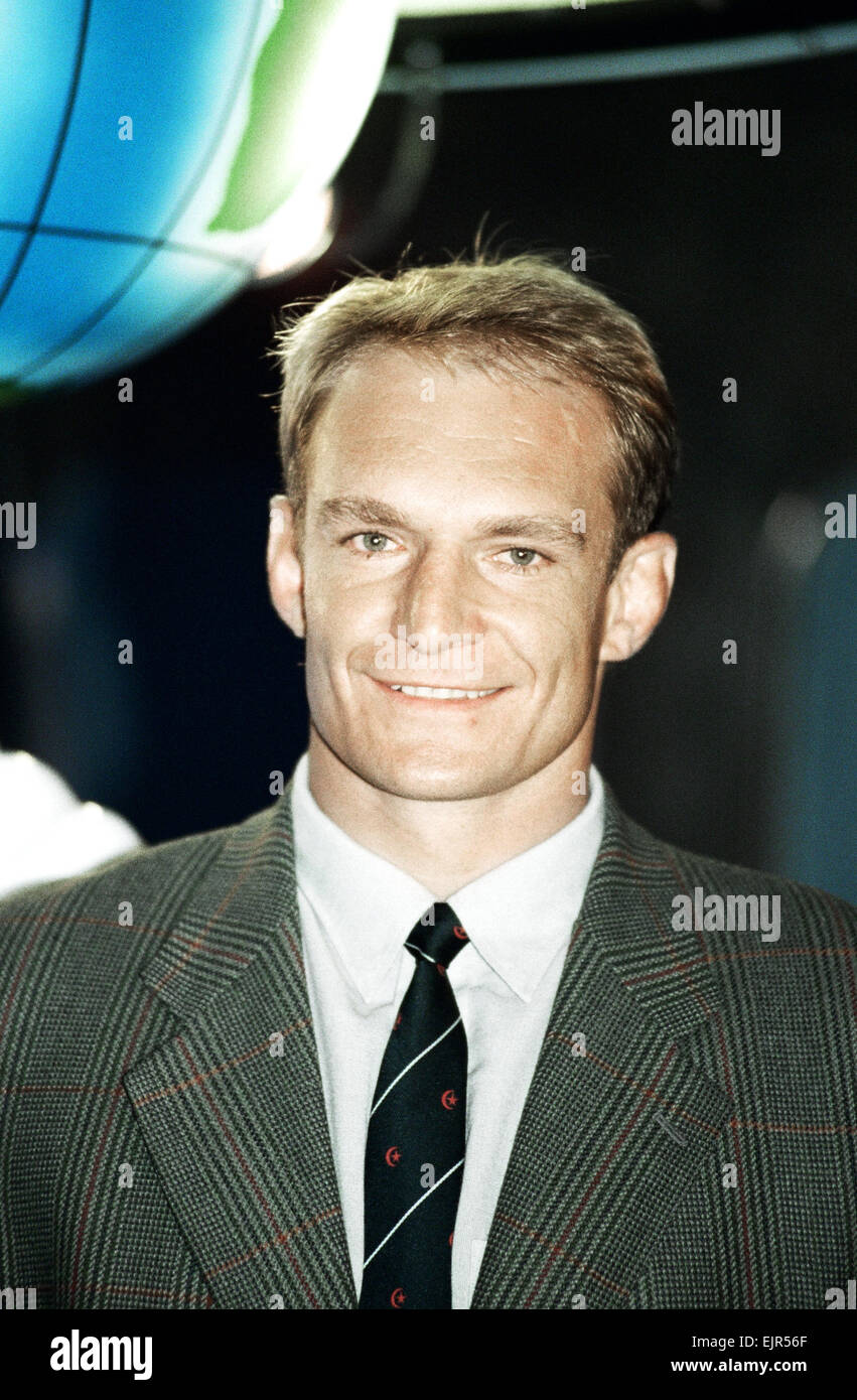 Francois Pienaar, ex-South African giocatore di rugby firma per i Saraceni Rugby Club. 4 Dicembre 1996 Foto Stock