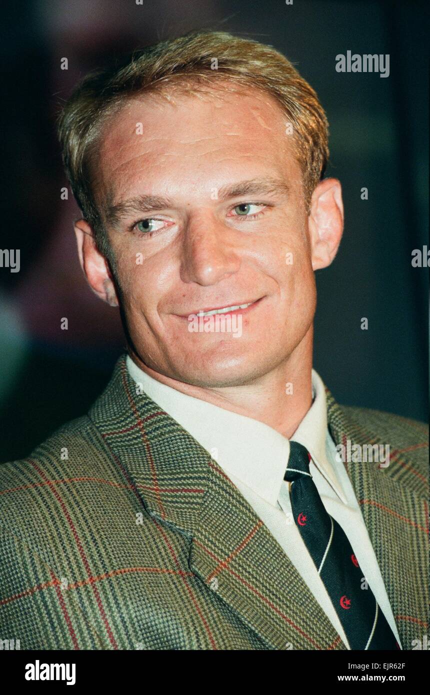 Francois Pienaar, ex-South African giocatore di rugby firma per i Saraceni Rugby Club. 4 Dicembre 1996 Foto Stock