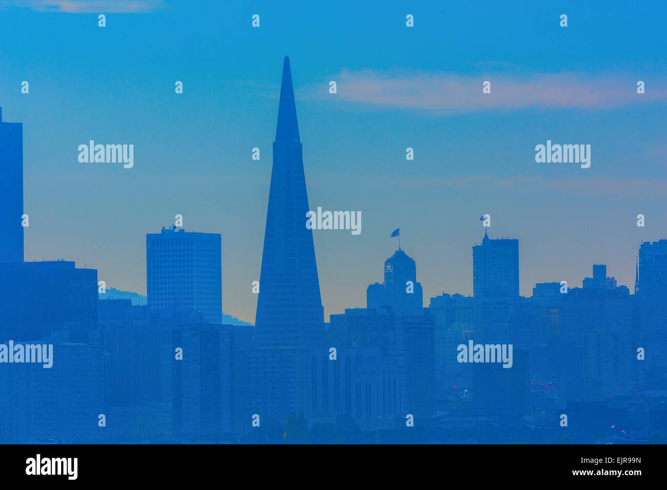 La silhouette della città di San Francisco skyline, California, Stati Uniti Foto Stock