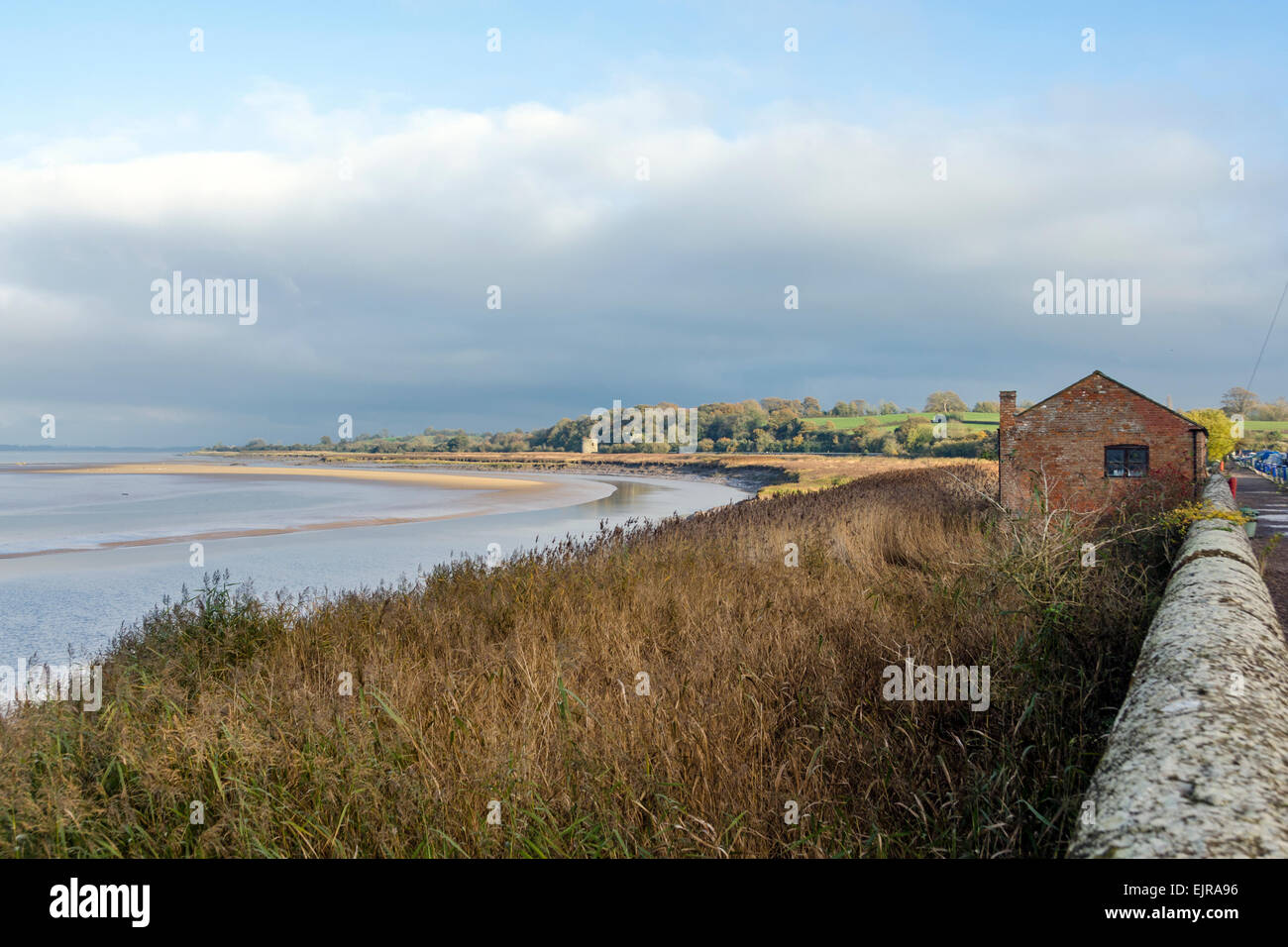Il fiume Severn accanto alla nitidezza Canal che tiene la spedizione della navigazione a Gloucester. Foto Stock