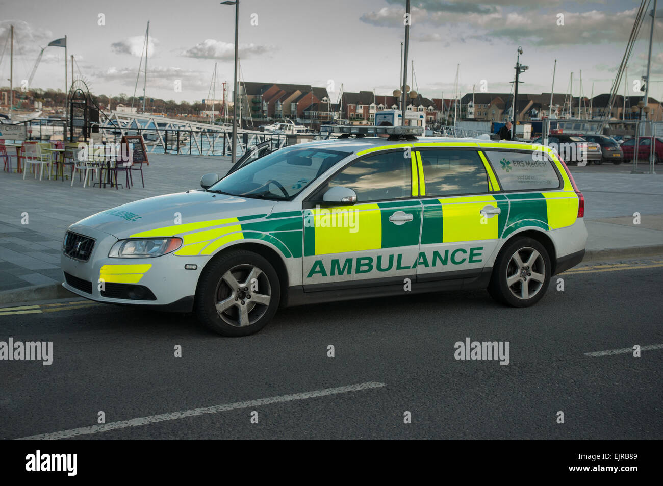 Un ambulanza di ERS Medical in Ocean Village, Southampton. Foto Stock