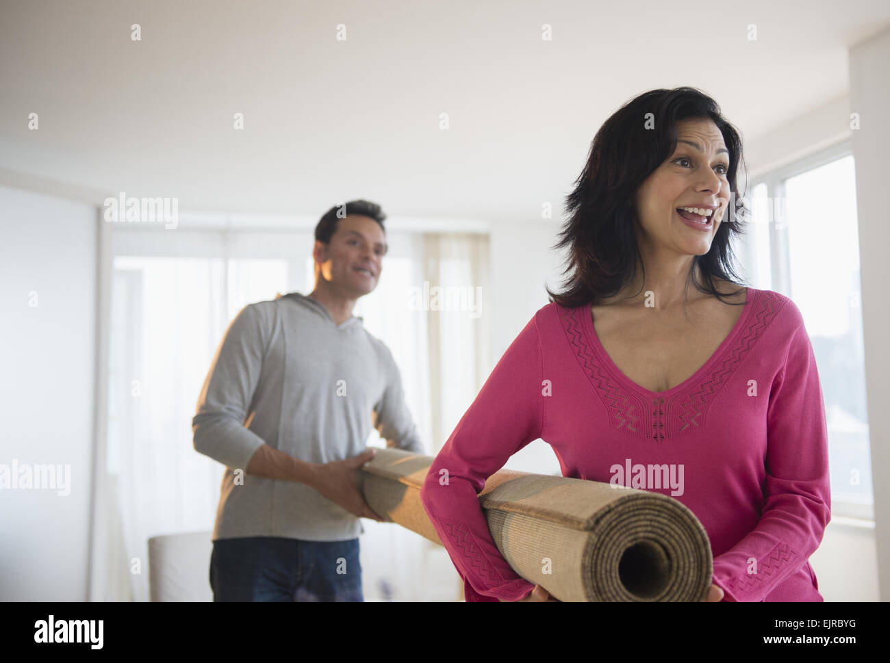 Coppia rullo portante del tappeto in salotto Foto Stock