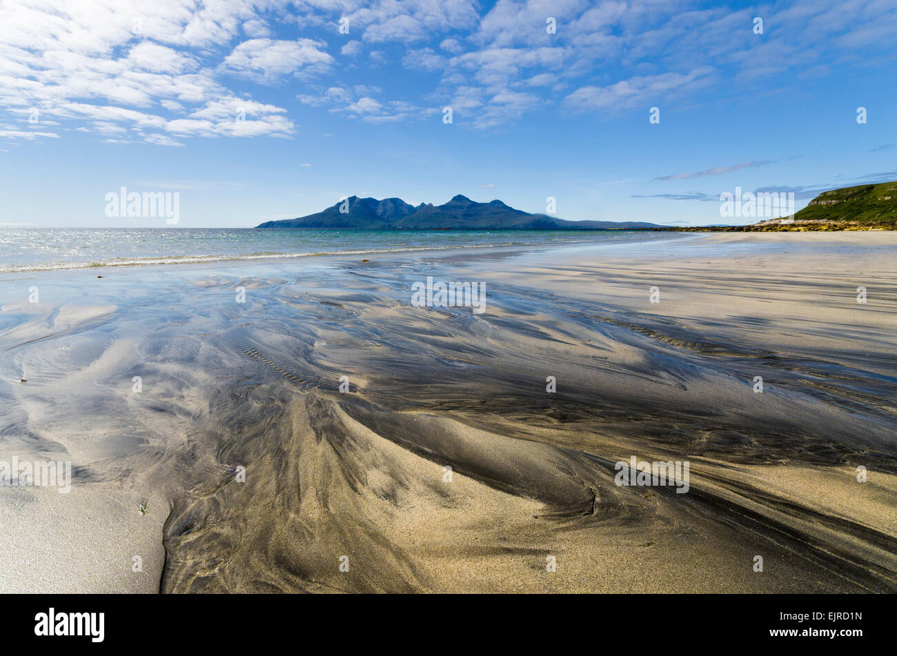 Vista dell isola di rum da laig bay isola di eigg Foto Stock