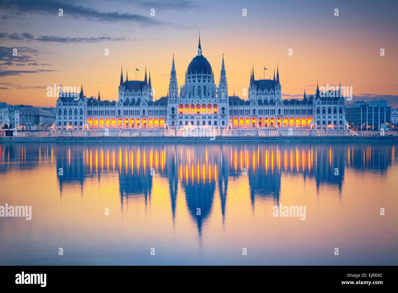 Budapest. Immagine del parlamento ungherese di Budapest durante il sunrise. Foto Stock