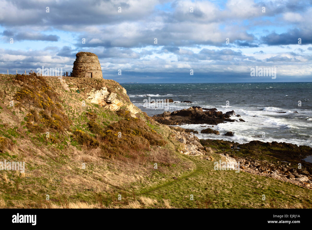 Doocot sulla costa di Fife percorso in corrispondenza di Newark Castle vicino a St Monans East Neuk di Fife Scozia Scotland Foto Stock