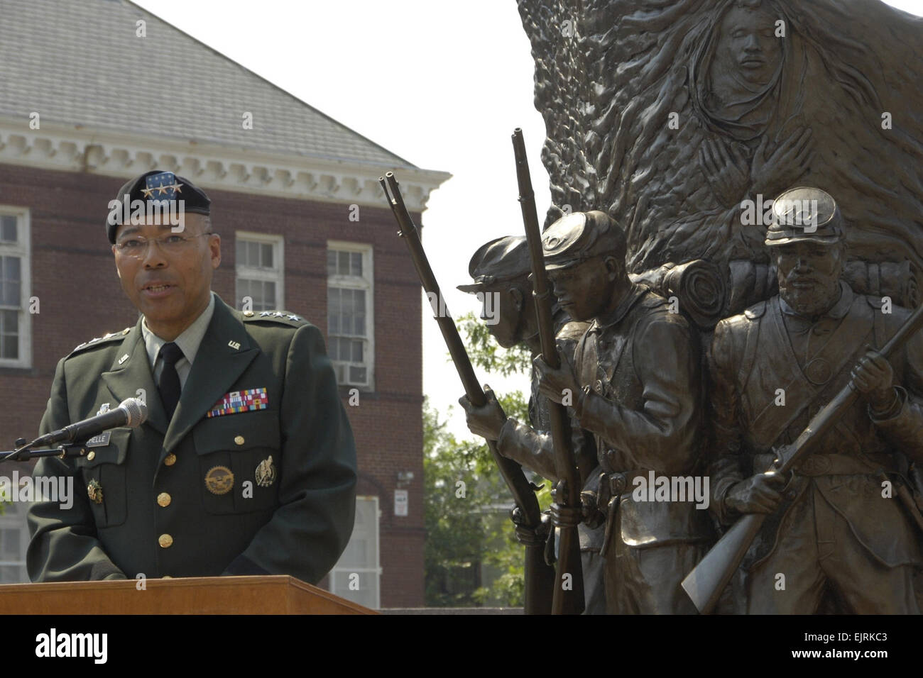 Lt. Gen. Michael D. Rochelle sulla diversità Joseph B. Lawson Luglio 18, 2008 Lt. Gen. Michael D. Rochelle, vice capo del personale G-1, offre un messaggio storico Luglio 18, 2008, riflettendo sulla forza di successo e la diversità dell'African American Civil War Memorial, che era stato inaugurato 10 anni fa a Washington D.C. Foto Stock