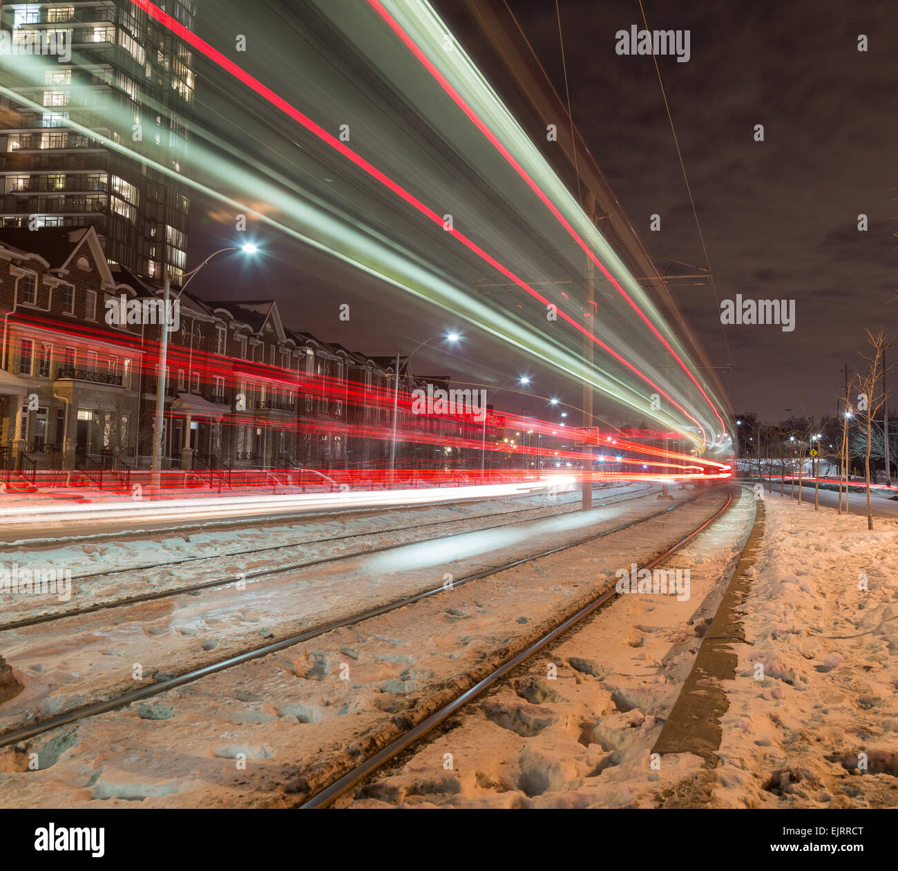Sentieri di luce da una strada auto in Toronto Foto Stock