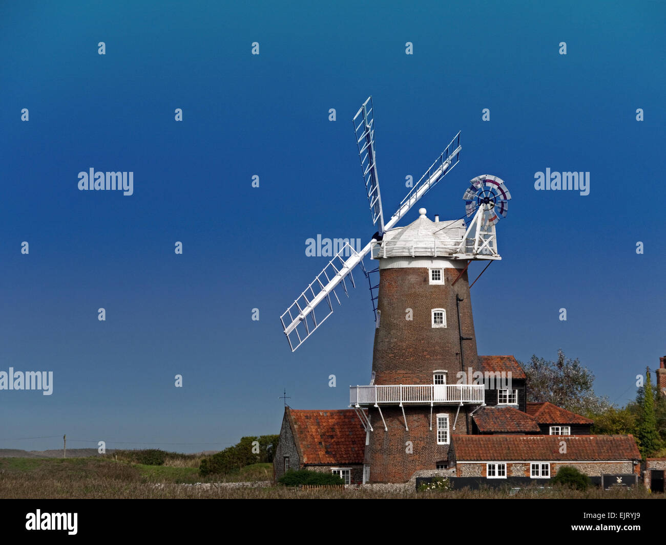 Cley Windmill un Tower Mill a Cley accanto al mare, Norfolk, Inghilterra Foto Stock