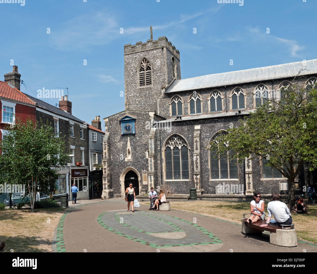 Il popolare Norwich corsie area, con la chiesa di Saint Gregory, Norwich, Norfolk, Inghilterra Foto Stock