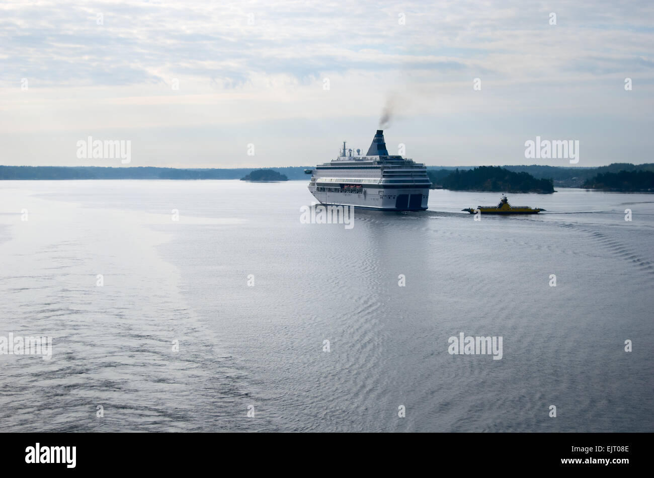 Il passeggero cruise ferry boat sul suo percorso verso la porta per il Mar Baltico Foto Stock