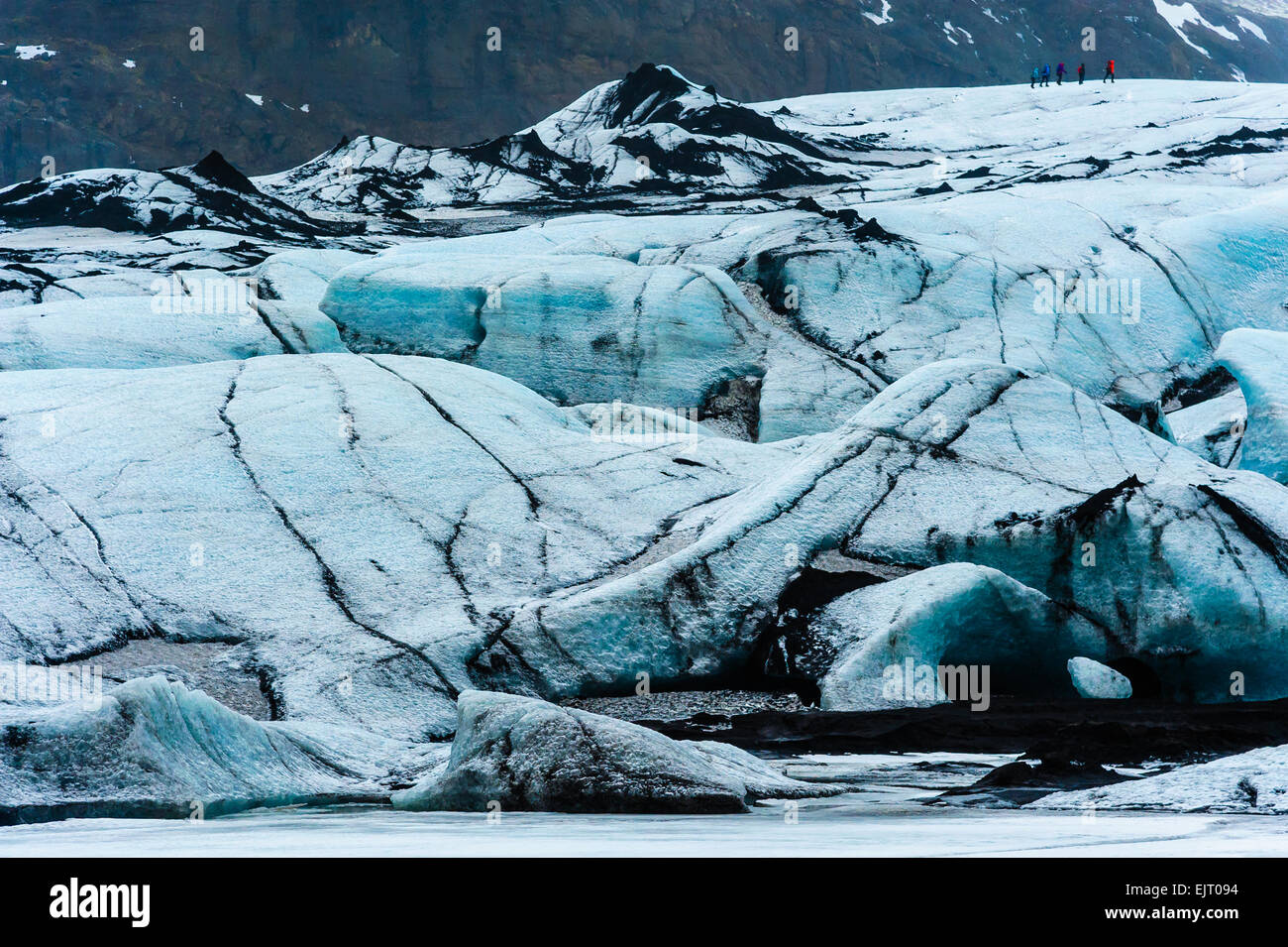 Gli escursionisti trek attraverso Skaftafell ghiacciaio in Islanda Foto Stock