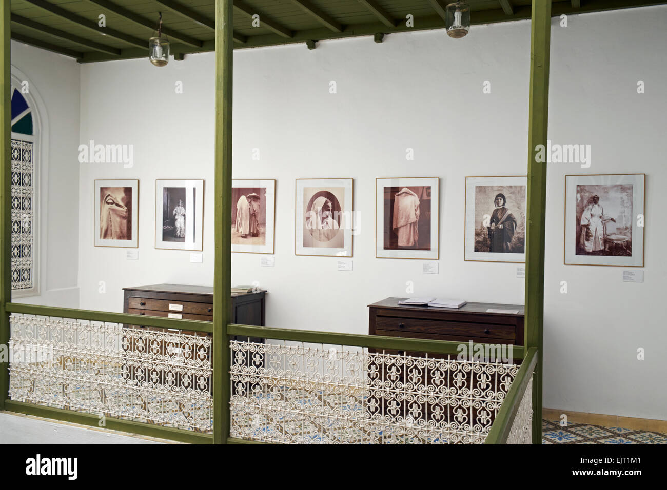 Una galleria nel 'Maison de la Photographie' a Marrakech, in Marocco, in Nord Africa. Foto Stock