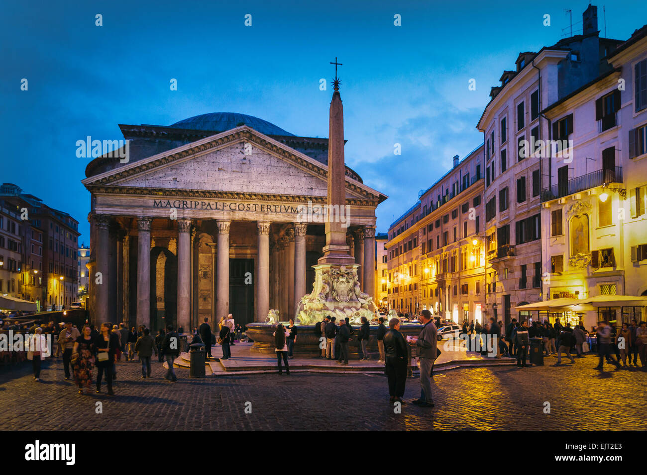 Roma, Italia. Il Pantheon in Piazza della Rotonda. Foto Stock