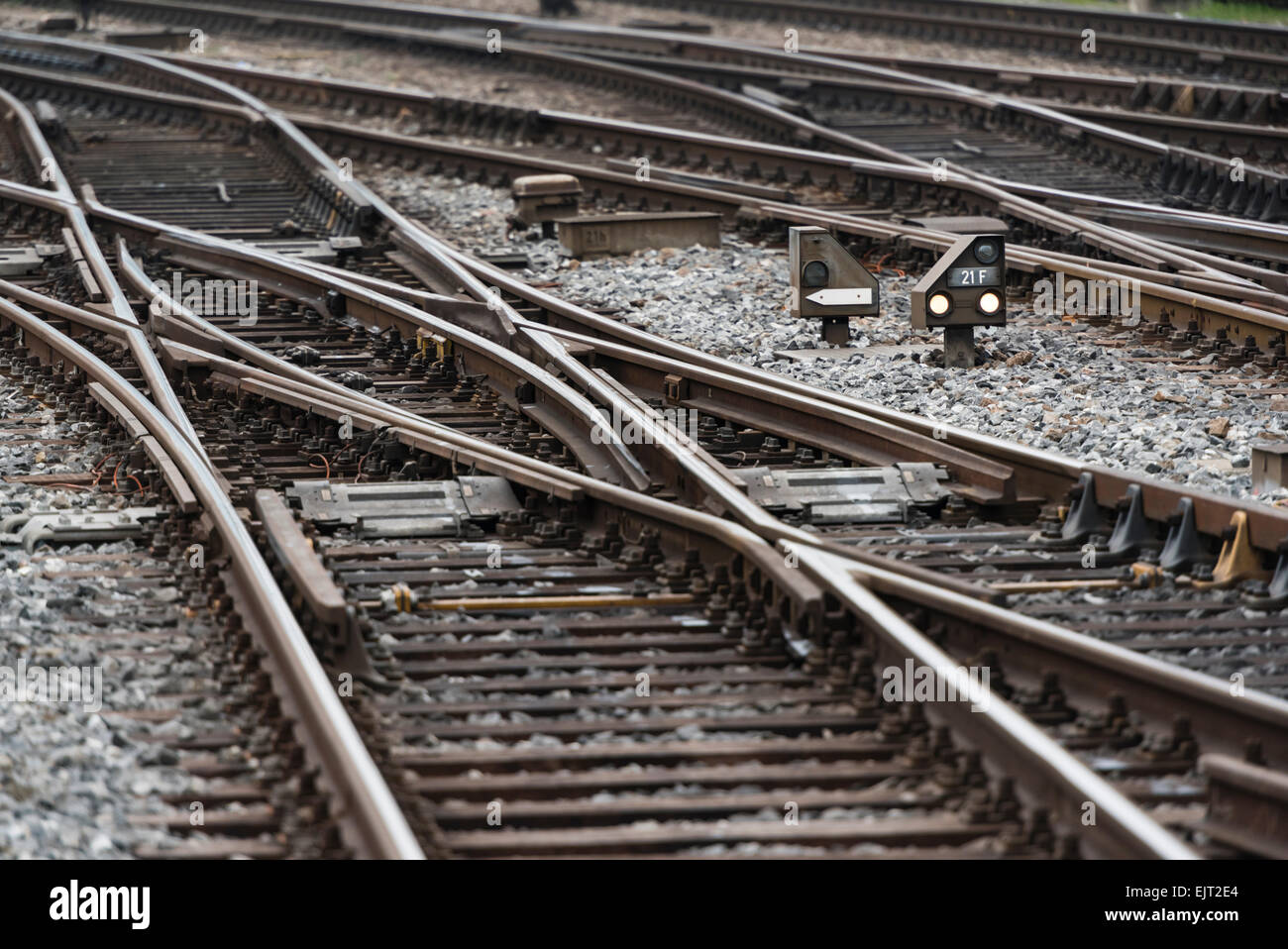 I binari ferroviari e gli interruttori sulla via Campo della stazione principale di Zurigo, uno d'Europa più trafficate stazioni ferroviarie. Foto Stock