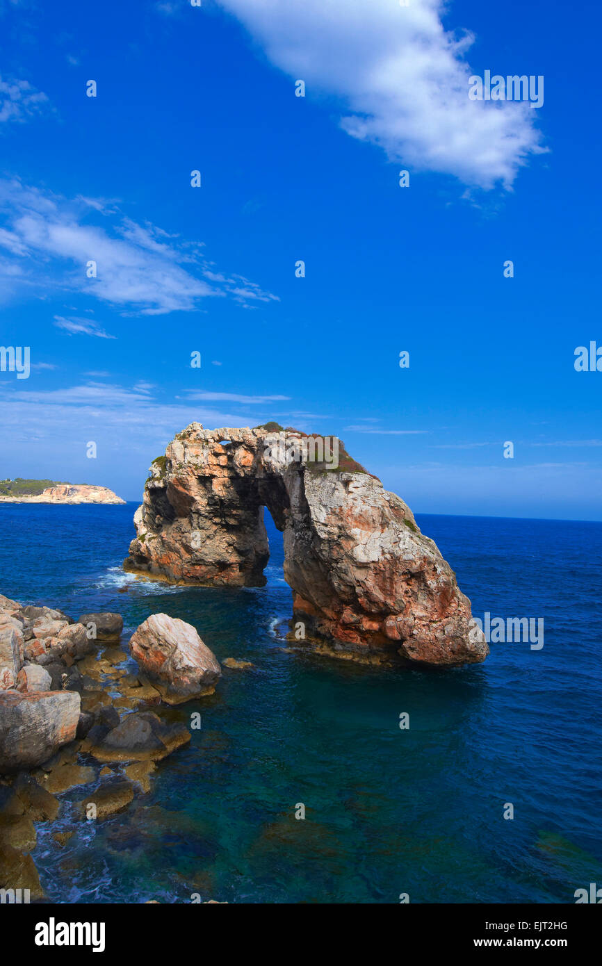 Arco di Es Pontas, Mallorca, Es Pontas, pietra naturale arch, Cala Santanyi, isola di Mallorca, Maiorca, isole Baleari, Spagna, Foto Stock