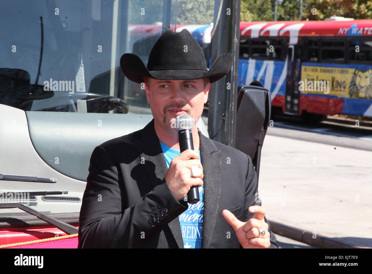 Country Music Stars Big & Rich onorato con un 'Ride of Fame' bus dedicato a loro. Taglio del nastro e la cerimonia di investitura ha avuto luogo il Pier 78. Dotato di: Giovanni ricca,Big & Rich dove: la città di New York, New York, Stati Uniti quando: 26 Set 2014 Foto Stock