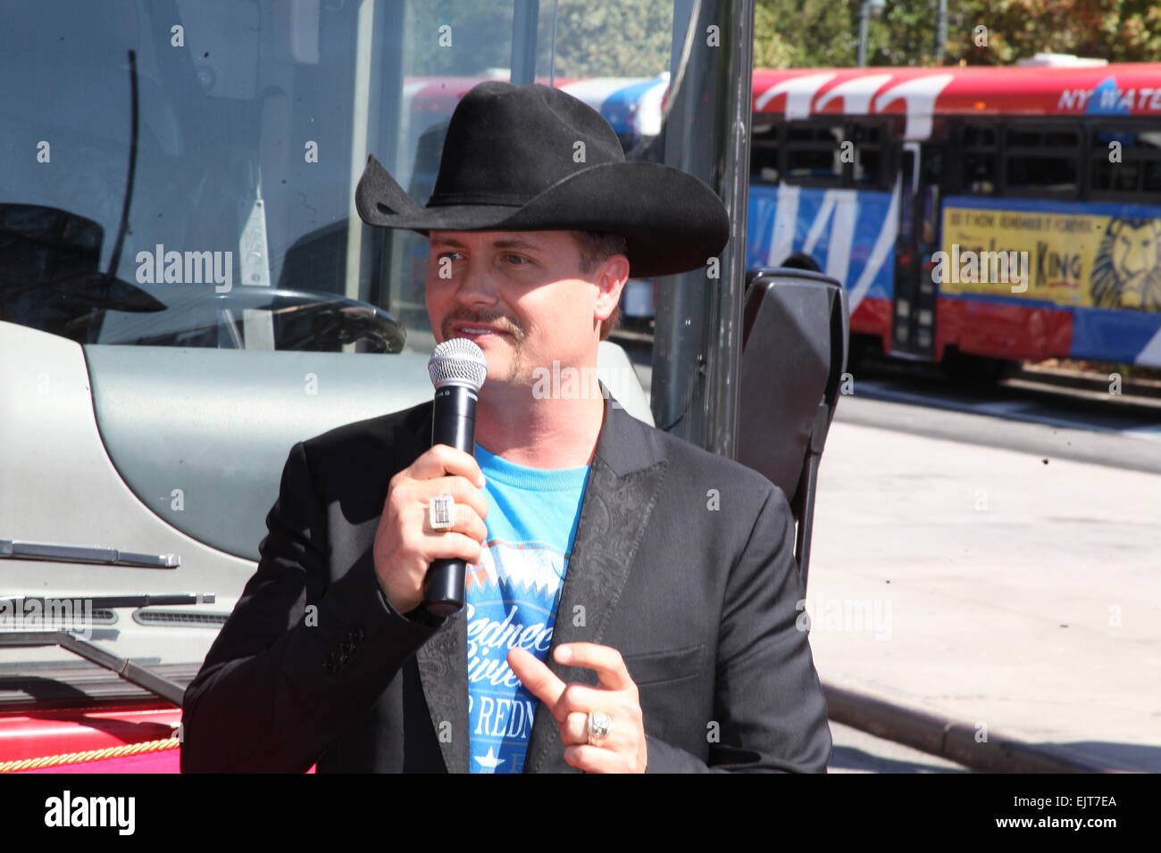 Country Music Stars Big & Rich onorato con un 'Ride of Fame' bus dedicato a loro. Taglio del nastro e la cerimonia di investitura ha avuto luogo il Pier 78. Dotato di: Giovanni ricca,Big & Rich dove: la città di New York, New York, Stati Uniti quando: 26 Set 2014 Foto Stock