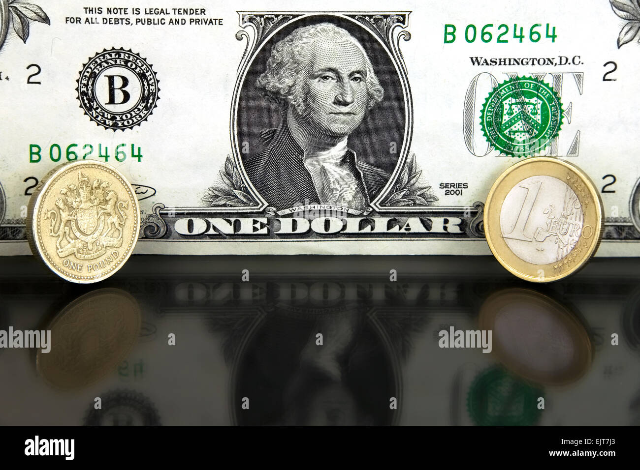 American un dollaro Banca nota con una sterlina e uno delle monete in euro Foto Stock